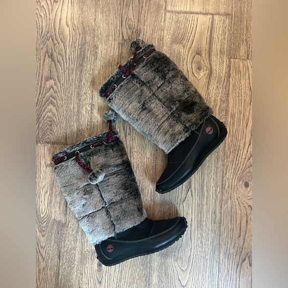 Y2K Winter Timberland Winterberry Fur Boots Womens 6 Pom-poms 65634 EUC - Picture 1 of 9